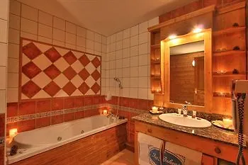 Отель Les Balcons Village Ла-Плань