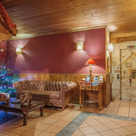 オテル レ バルコンス ヴィラージュ 3* ラ・プラーニュ